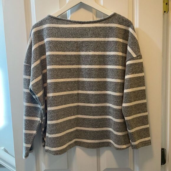 NWOT Mia & Tess grey & white striped sweater Size M - Picture 2 of 6